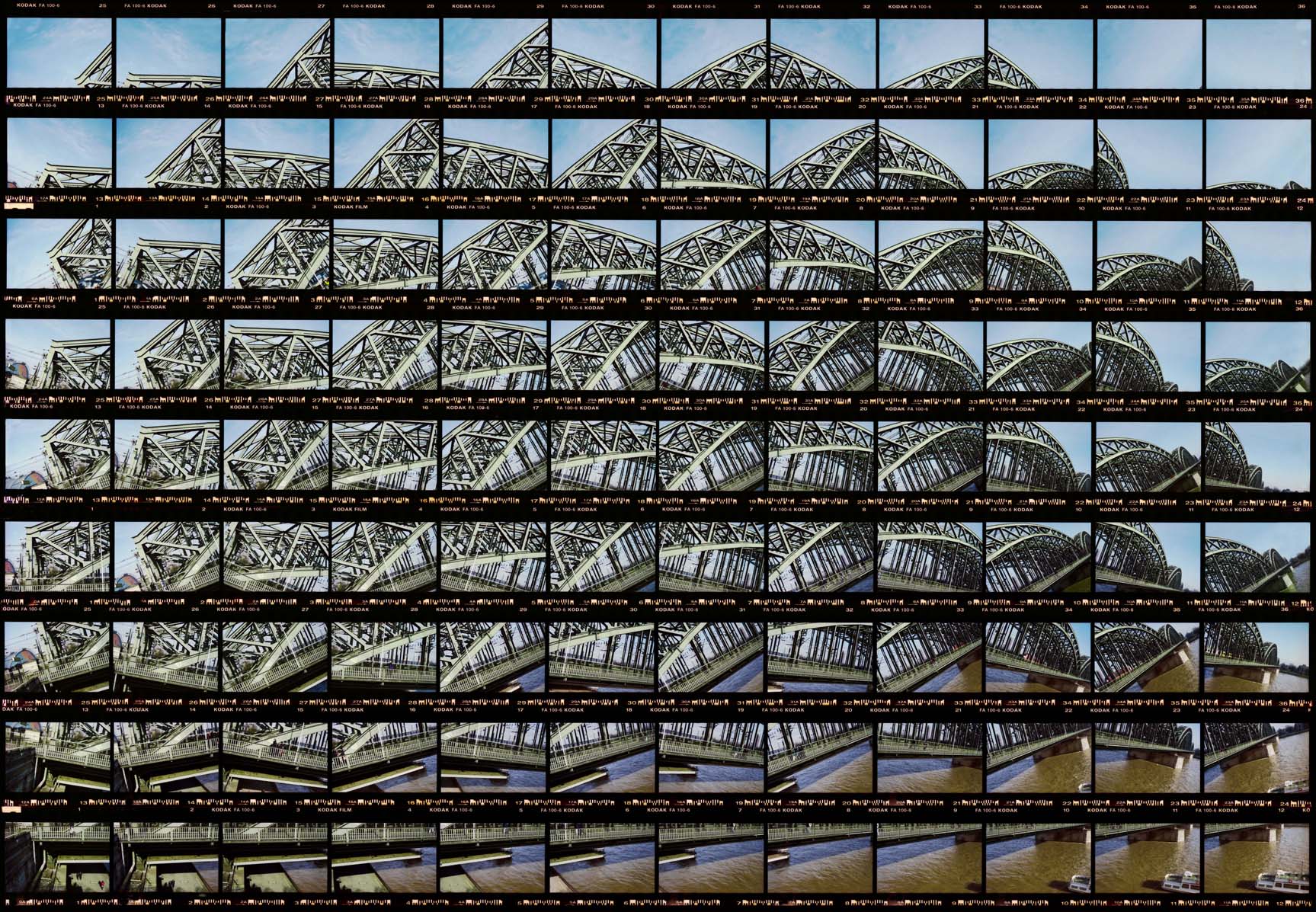 25#08 Koeln, Hohenzollernbruecke; 2001