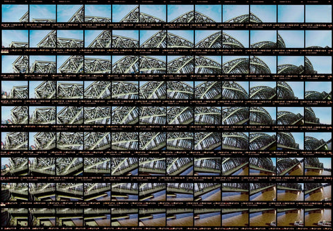 25#08 Koeln, Hohenzollernbruecke; 2001