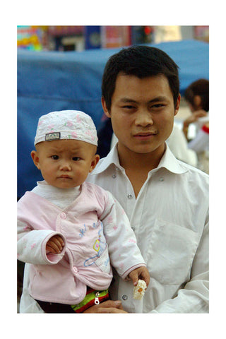 KUP_2006_China_029 Huang Jinshi, Young guy with baby, 2006