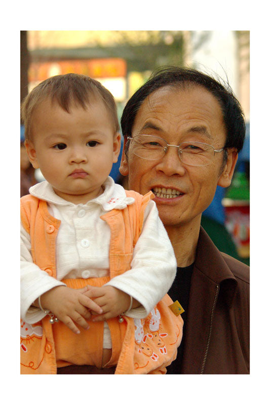 KUP_2006_China_047 Yi Tianshon, Retired woman with baby Deyang, 2006