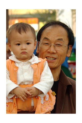 KUP_2006_China_047 Yi Tianshon, Retired woman with baby Deyang, 2006