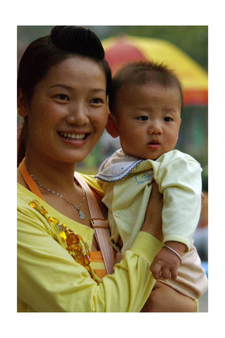 KUP_2006_China_132 Li Hong, Housewife with baby, 2006