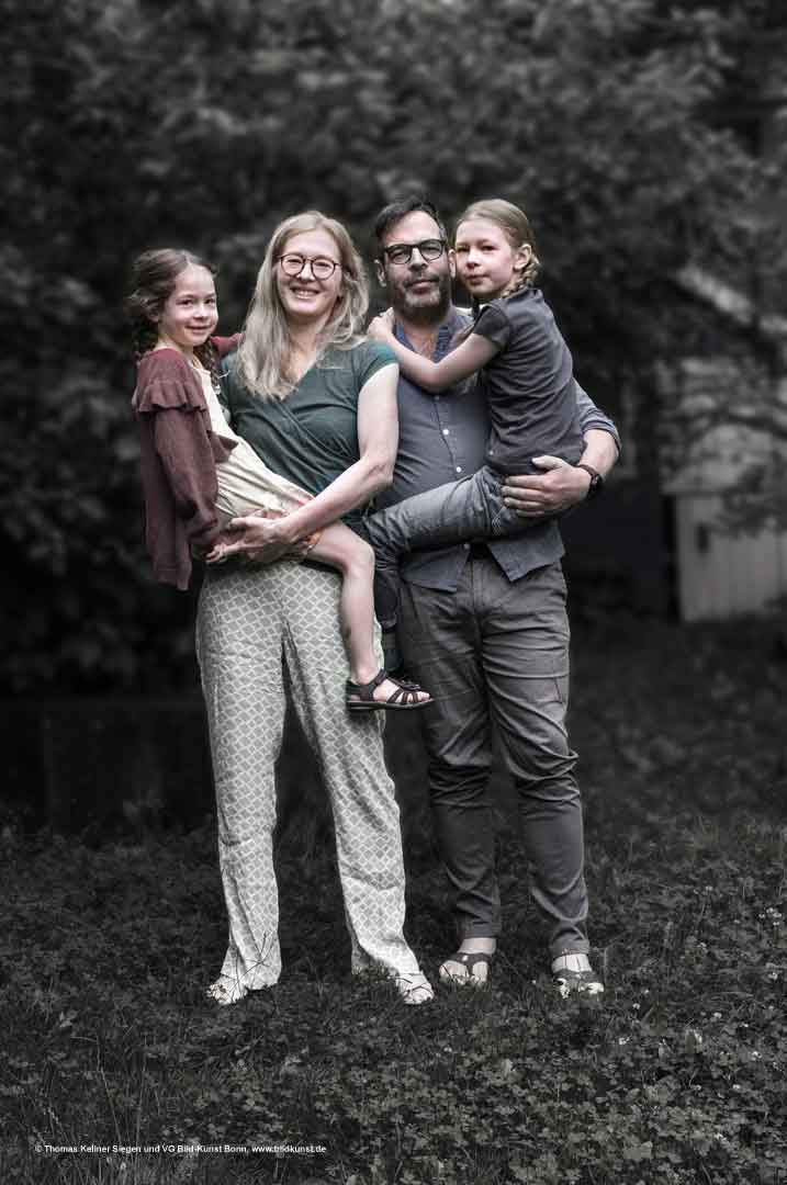 Nr. 0088 Literaturwissenschaftlerin und Germanist mit ihren Kindern, Kunstfotografie