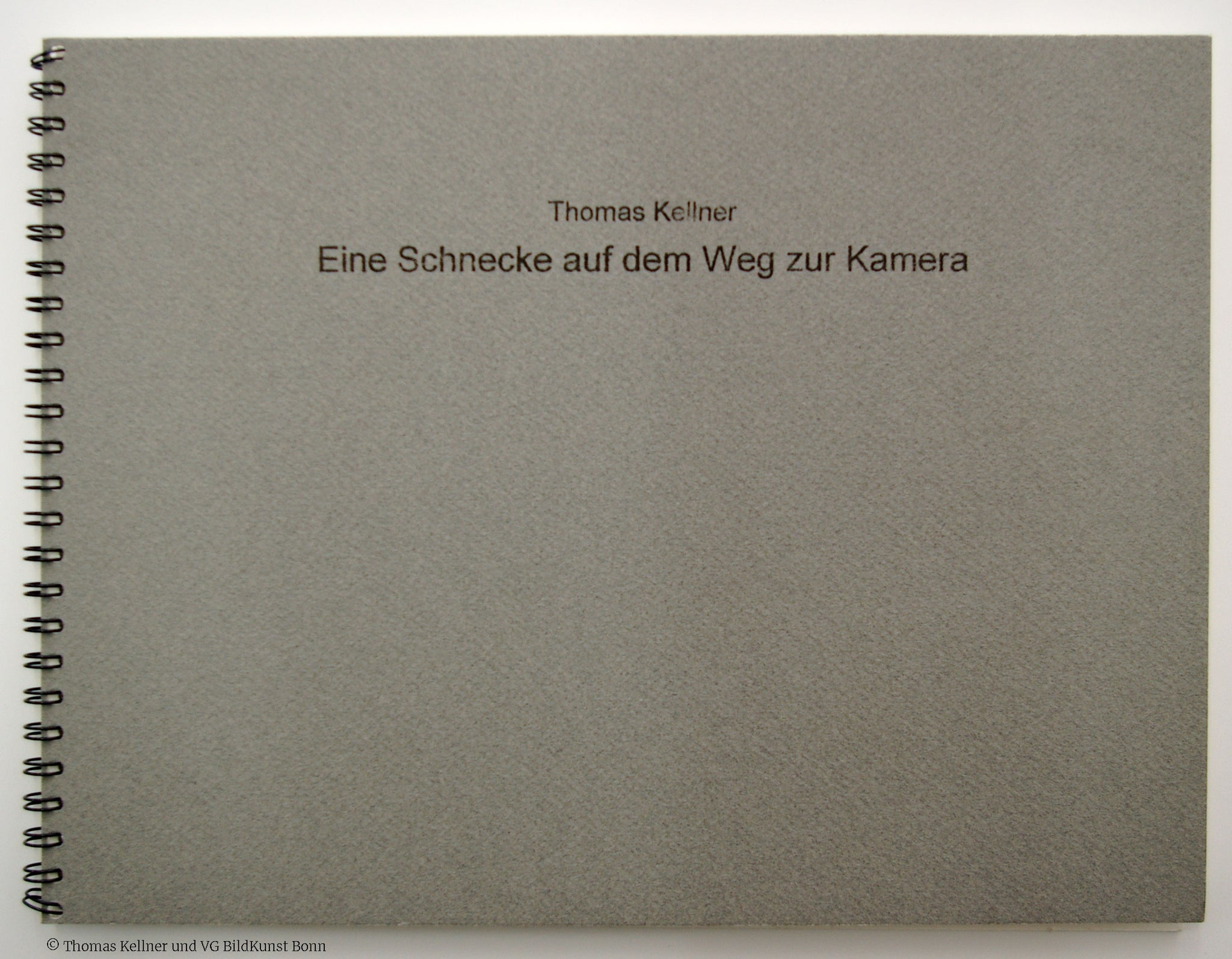Thomas Kellner – Eine Schnecke auf dem Weg zur Kamera (A snail shell on its way to become a camera) Künstlerbuch mit 11 originalen Fotografien